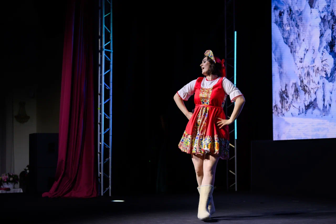 В минувшую субботу, 28 февраля, состоялся роскошный финал девятого конкурса «Мисс и Миссис Владимирская земля». В банкет-холле экоотеля «Велес» за титулы и роскошные короны боролись 25 претенденток. Кто же забрал Гран-при и завоевал другие ленты победительниц в этом году? Рассказываем!