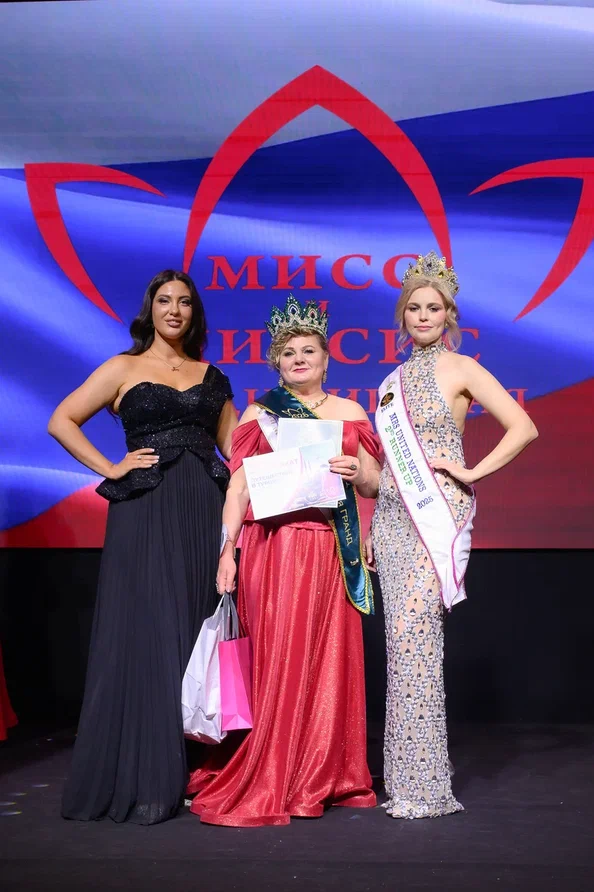 В минувшую субботу, 28 февраля, состоялся роскошный финал девятого конкурса «Мисс и Миссис Владимирская земля». В банкет-холле экоотеля «Велес» за титулы и роскошные короны боролись 25 претенденток. Кто же забрал Гран-при и завоевал другие ленты победительниц в этом году? Рассказываем!