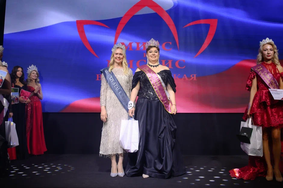 В минувшую субботу, 28 февраля, состоялся роскошный финал девятого конкурса «Мисс и Миссис Владимирская земля». В банкет-холле экоотеля «Велес» за титулы и роскошные короны боролись 25 претенденток. Кто же забрал Гран-при и завоевал другие ленты победительниц в этом году? Рассказываем!