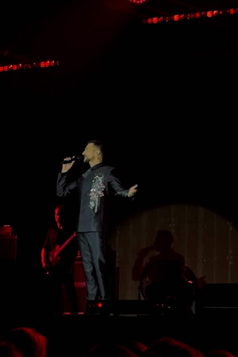 Нам не нужно составлять натальную карту Владимирской области, чтобы подтвердить факт — звезд шоу-бизнеса постоянно сюда тянет. Ведущий популярного шоу Дмитрий Журавлев ради суздальских блинов забыл о диете, певец Сергей Лазарев устроил цифровой детокс наряду с местными жителями, а актер Андрей Мерзликин прогулялся по историческому ядру региональной столицы.