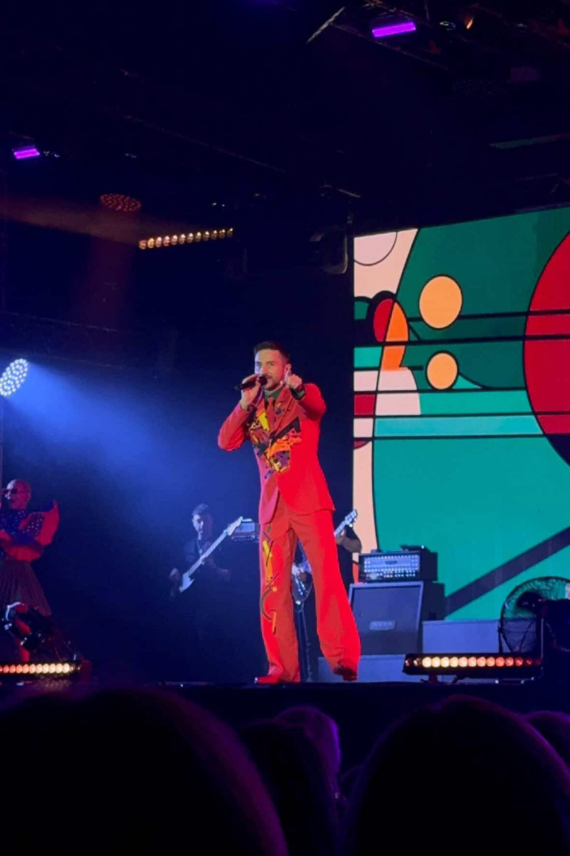 Нам не нужно составлять натальную карту Владимирской области, чтобы подтвердить факт — звезд шоу-бизнеса постоянно сюда тянет. Ведущий популярного шоу Дмитрий Журавлев ради суздальских блинов забыл о диете, певец Сергей Лазарев устроил цифровой детокс наряду с местными жителями, а актер Андрей Мерзликин прогулялся по историческому ядру региональной столицы.