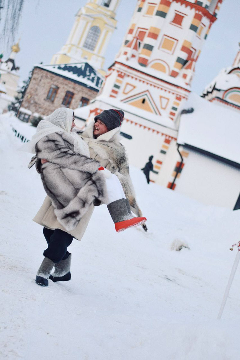 Нам не нужно составлять натальную карту Владимирской области, чтобы подтвердить факт — звезд шоу-бизнеса постоянно сюда тянет. Ведущий популярного шоу Дмитрий Журавлев ради суздальских блинов забыл о диете, певец Сергей Лазарев устроил цифровой детокс наряду с местными жителями, а актер Андрей Мерзликин прогулялся по историческому ядру региональной столицы.