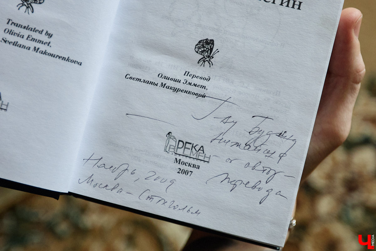 Сколько книг вы храните дома? У большого поклонника андеграунда и одного из кураторов «Книжного движа» Ивана Голубева их уже около тысячи! И практически про каждый томик из коллекции он может рассказать интереснейшую историю! Некоторые из них он поведал «Ключ-Медиа».