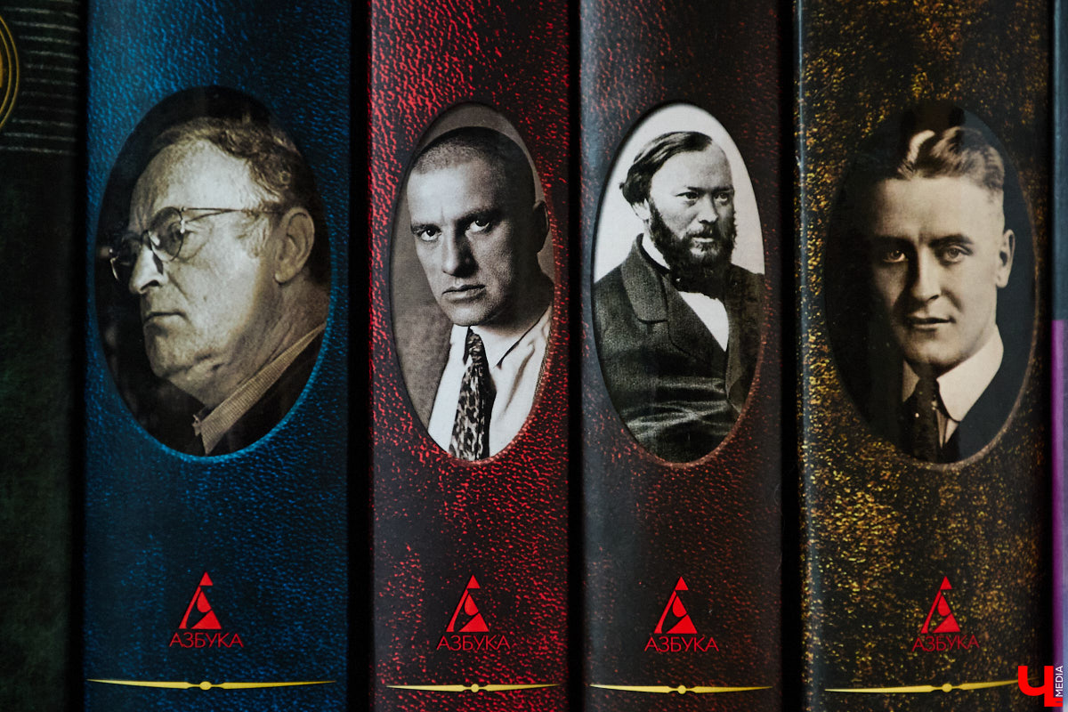 Сколько книг вы храните дома? У большого поклонника андеграунда и одного из кураторов «Книжного движа» Ивана Голубева их уже около тысячи! И практически про каждый томик из коллекции он может рассказать интереснейшую историю! Некоторые из них он поведал «Ключ-Медиа».