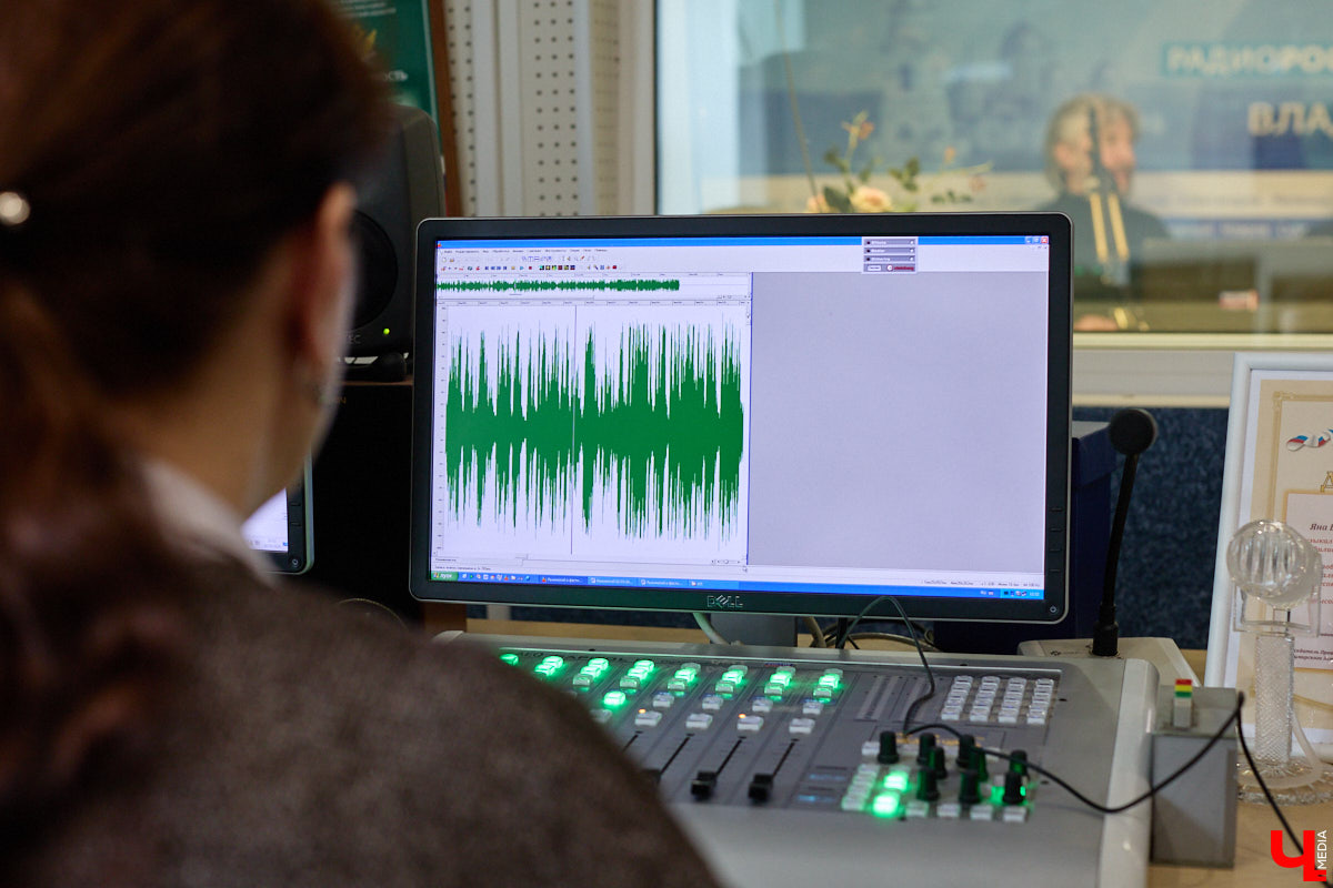 Если книга Михаила Язынина «Владимир пешком» больше про улицы и здания, то запущенная по следам путеводителя радиопередача в основном о людях. Каждый эфир — не скучная биография, а живая история с яркими деталями и аудиозаписями. Сейчас в доступе уже два десятка выпусков. Их «Ключ-Медиа» обсудил лично с автором.