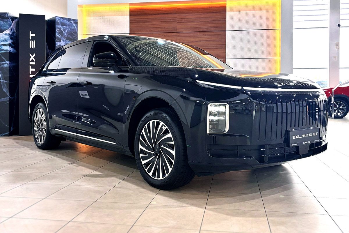 Если вы думали, что главная фишка автомобилей EXEED — это только гигантские экраны и разгон до сотни быстрее, чем вы успеете сказать: «Вау!», то у нас новости. В начале февраля европейцы из Euro NCAP (те самые ребята, которые профессионально разбивают машины об стену ради вашего спокойствия) вынесли вердикт: четырехдверное купе EXEED EXLANTIX ES и кроссовер EXEED EXLANTIX ET — это официально отличники по безопасности.