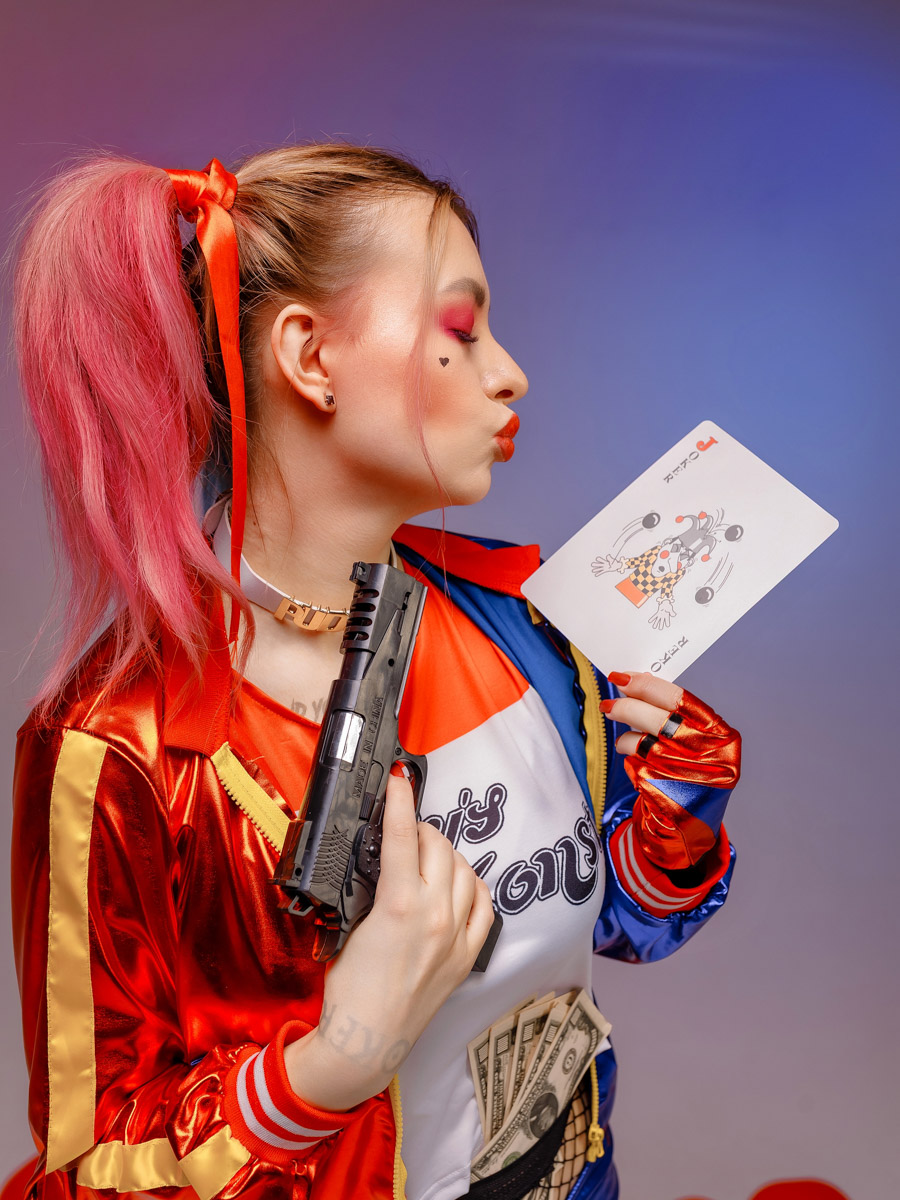 Главный женский день уже позади, а мы всё еще разбираем подарки! На этот раз большой презент подготовили владимирские фотографы. Специально к 8 Марта они собрали моделей, которые поучаствовали в косплеях на самые знаменитые девичьи образы мирового кино. «Ключ-Медиа» пообщался с участниками необычной съемки.