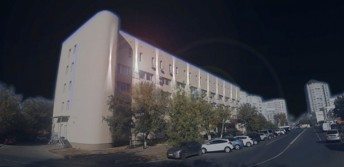 На архитектурную подсветку владимирских зданий могут потратить от 200 до 300 миллионов рублей. Конечно, не сразу, а примерно за пару лет, чтобы к юбилею Золотого кольца исторический центр засиял по-новому. Пока же амбициозный проект только в начальной стадии реализации. Однако фасадов, которые радуют глаз иллюминацией, все-таки стало больше. «Ключ-Медиа» прогулялся по вечернему городу.