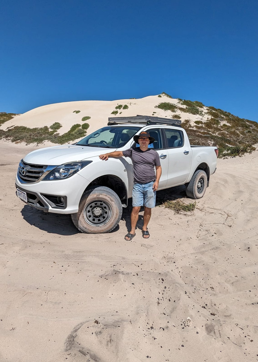 Жизнь на самом удаленном континенте планеты течет по своим правилам. Мы снова вышли на связь с инженером Александром Трушиным из Владимира, чтобы узнать, почему в Австралии больше нельзя запросто устроиться на работу и купить дом, зачем в жару лезть в сауну и как 8-летний мальчик, родившийся в Перте, сохраняет русскую душу с помощью песен Виктора Цоя.