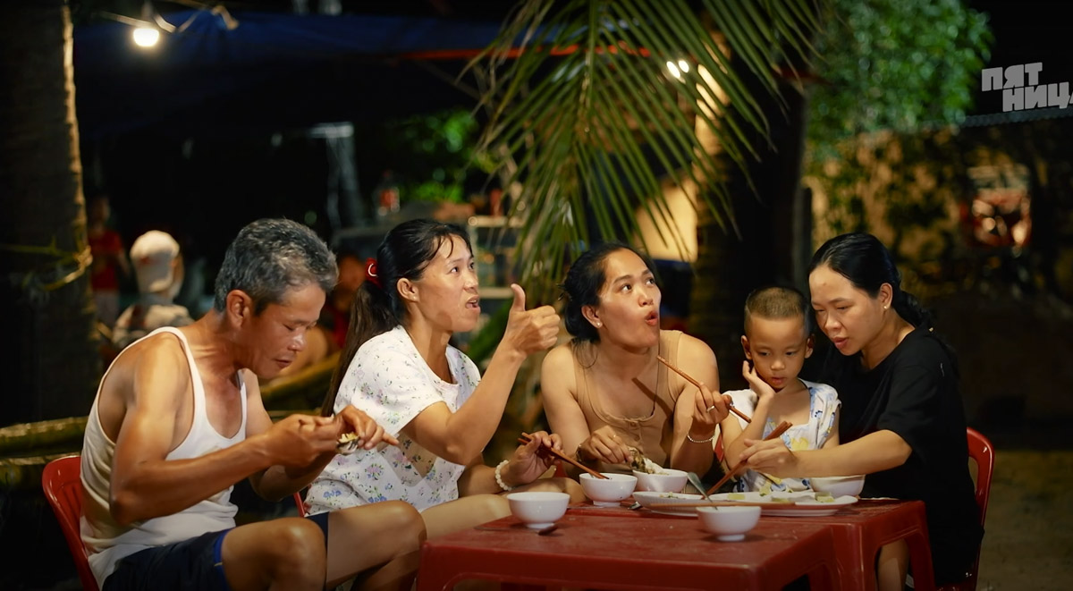 Как накормить вьетнамцев устрицами и чем поразить Ксению Собчак? Жители Владимирской области вновь участвуют в шоу с селебрити. На сей раз на экран попал известный в городе повар Юрий Ковальчук, снявшись в программе «Последний шеф». Ну а на «Быстрых свиданиях» свое обаяние проявил фермер Василий из Петушков. Давайте узнаем, что же получилось у наших мужчин!