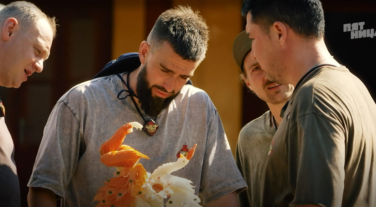 Как накормить вьетнамцев устрицами и чем поразить Ксению Собчак? Жители Владимирской области вновь участвуют в шоу с селебрити. На сей раз на экран попал известный в городе повар Юрий Ковальчук, снявшись в программе «Последний шеф». Ну а на «Быстрых свиданиях» свое обаяние проявил фермер Василий из Петушков. Давайте узнаем, что же получилось у наших мужчин!