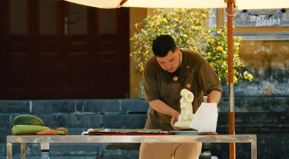 Как накормить вьетнамцев устрицами и чем поразить Ксению Собчак? Жители Владимирской области вновь участвуют в шоу с селебрити. На сей раз на экран попал известный в городе повар Юрий Ковальчук, снявшись в программе «Последний шеф». Ну а на «Быстрых свиданиях» свое обаяние проявил фермер Василий из Петушков. Давайте узнаем, что же получилось у наших мужчин!