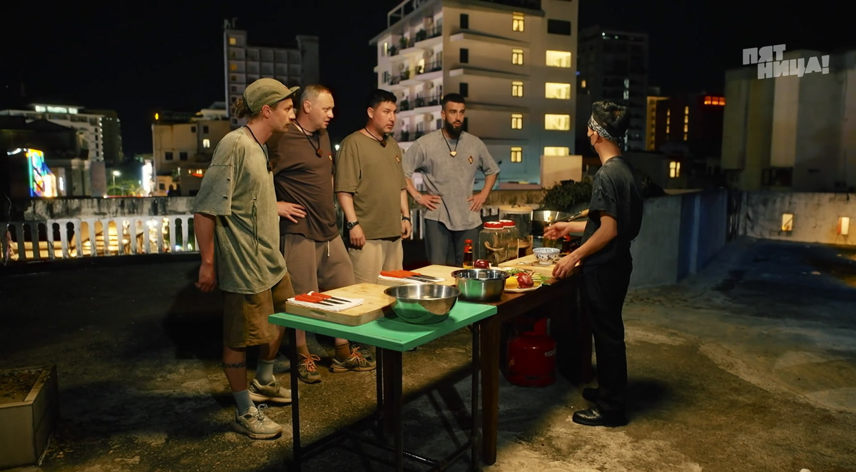 Как накормить вьетнамцев устрицами и чем поразить Ксению Собчак? Жители Владимирской области вновь участвуют в шоу с селебрити. На сей раз на экран попал известный в городе повар Юрий Ковальчук, снявшись в программе «Последний шеф». Ну а на «Быстрых свиданиях» свое обаяние проявил фермер Василий из Петушков. Давайте узнаем, что же получилось у наших мужчин!