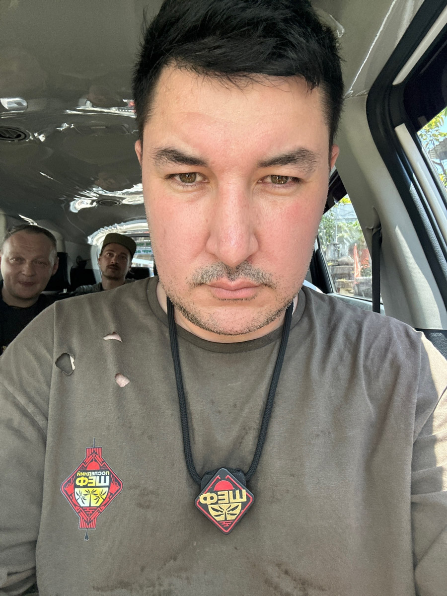 Как накормить вьетнамцев устрицами и чем поразить Ксению Собчак? Жители Владимирской области вновь участвуют в шоу с селебрити. На сей раз на экран попал известный в городе повар Юрий Ковальчук, снявшись в программе «Последний шеф». Ну а на «Быстрых свиданиях» свое обаяние проявил фермер Василий из Петушков. Давайте узнаем, что же получилось у наших мужчин!