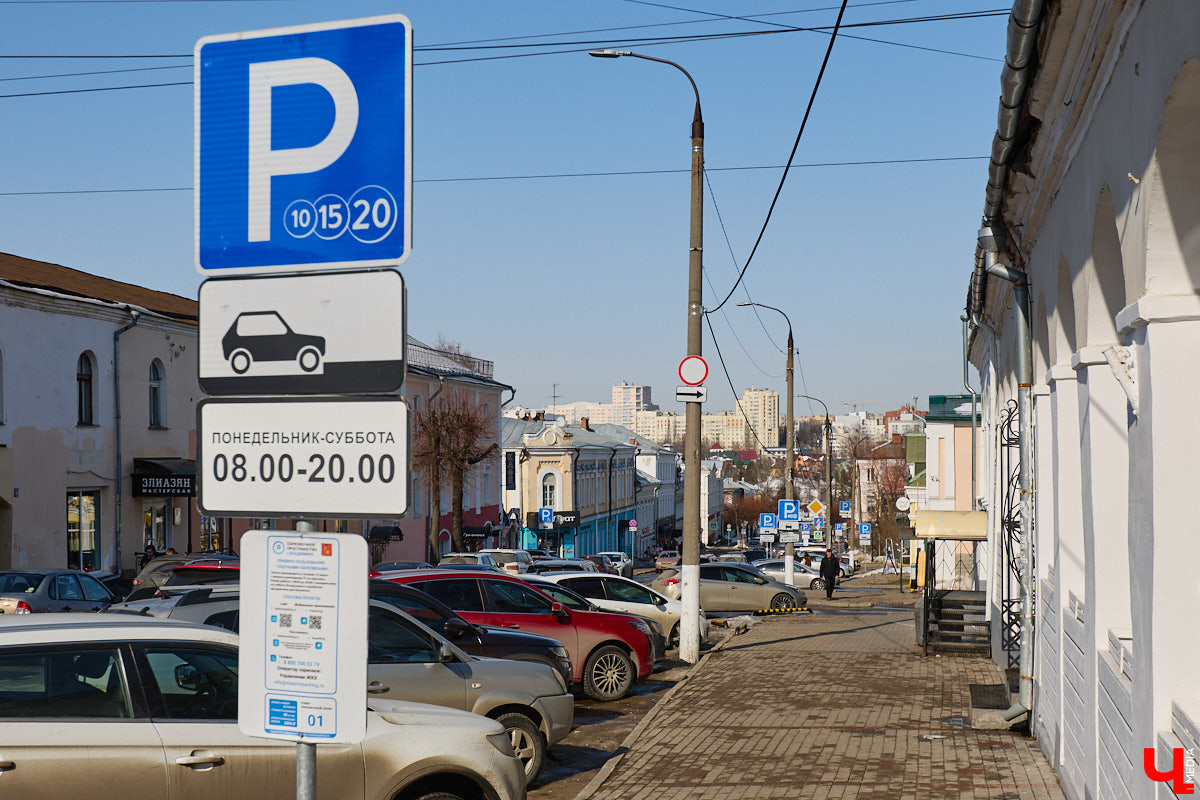 Весной хочется надеть что-то яркое и отправиться на прогулку в центр. Однако его неухоженный вид может вмиг испортить настроение. Почерневший снег и аварийные фасады — зрелище не для открыток. На то, что не красит ядро Владимира, обратил внимание «Ключ-Медиа».