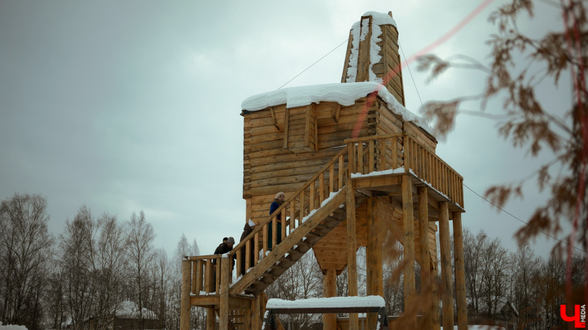 Если во Владимире ищут миниатюры, спрятанные под стеклом, то в Муроме, например, имеется арт-объект, который хорошо виден издалека. Деревянный конь былинного богатыря — одна из самых высоких уличных композиций 33-го региона. А кто еще может составить компанию Бурушке? Собрали топ-7 масштабных фигур.