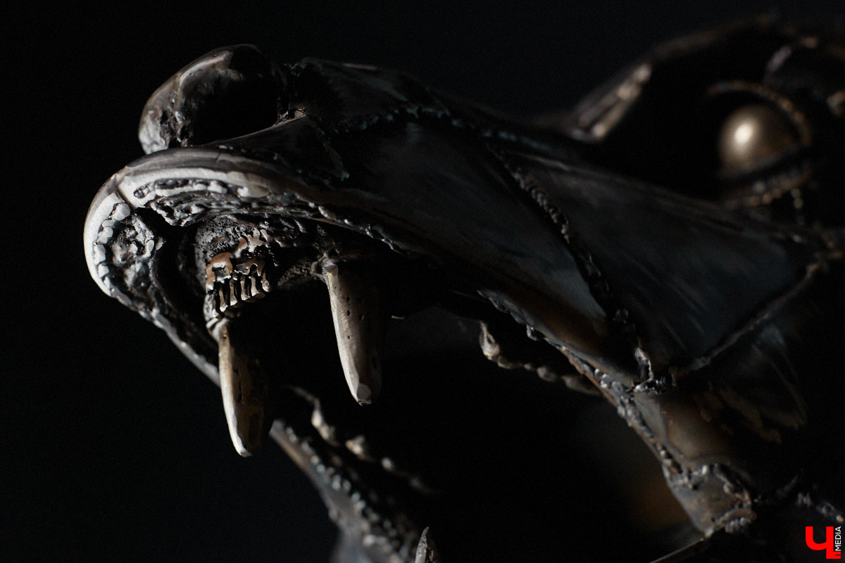 Если во Владимире ищут миниатюры, спрятанные под стеклом, то в Муроме, например, имеется арт-объект, который хорошо виден издалека. Деревянный конь былинного богатыря — одна из самых высоких уличных композиций 33-го региона. А кто еще может составить компанию Бурушке? Собрали топ-7 масштабных фигур.