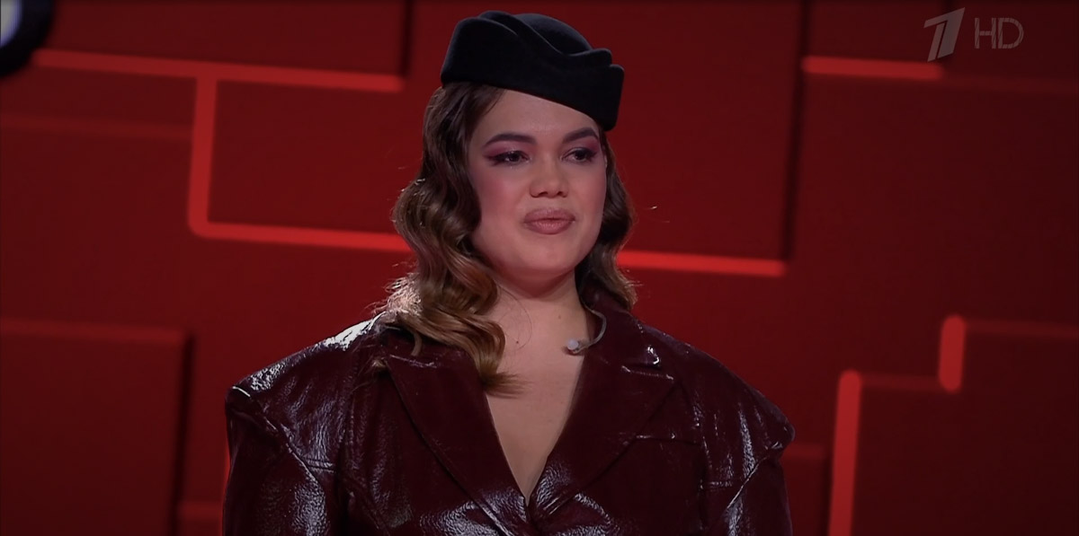 После триумфа на слепых прослушиваниях в шоу «Голос» владимирская певица Юлия Галкина буквально нарасхват у федеральных телеканалов. На Первом канале она выступила на одной сцене с Анной Асти, дуэтом исполнив ее хит «Царица», а до этого успела представить свою песню в Comedy Club на ТНТ!