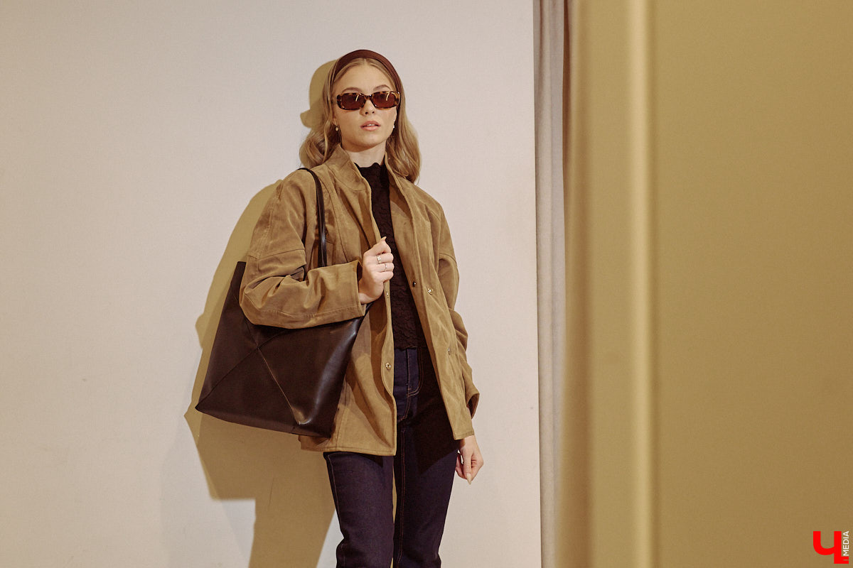 Весна 2026 года началась с фешен-экспериментов! После выхода сериала «Американская история любви» девушки отложили броские вещи в сторонку, дабы в этом сезоне научиться пользоваться базовым гардеробом. Источником их вдохновения стала Кэролин Бессетт-Кеннеди. «Ключ-Медиа» исследовал притягательность образов блондинки с помощью владимирской модели Дарьи Сереченко и стилиста Дины Бердинских.