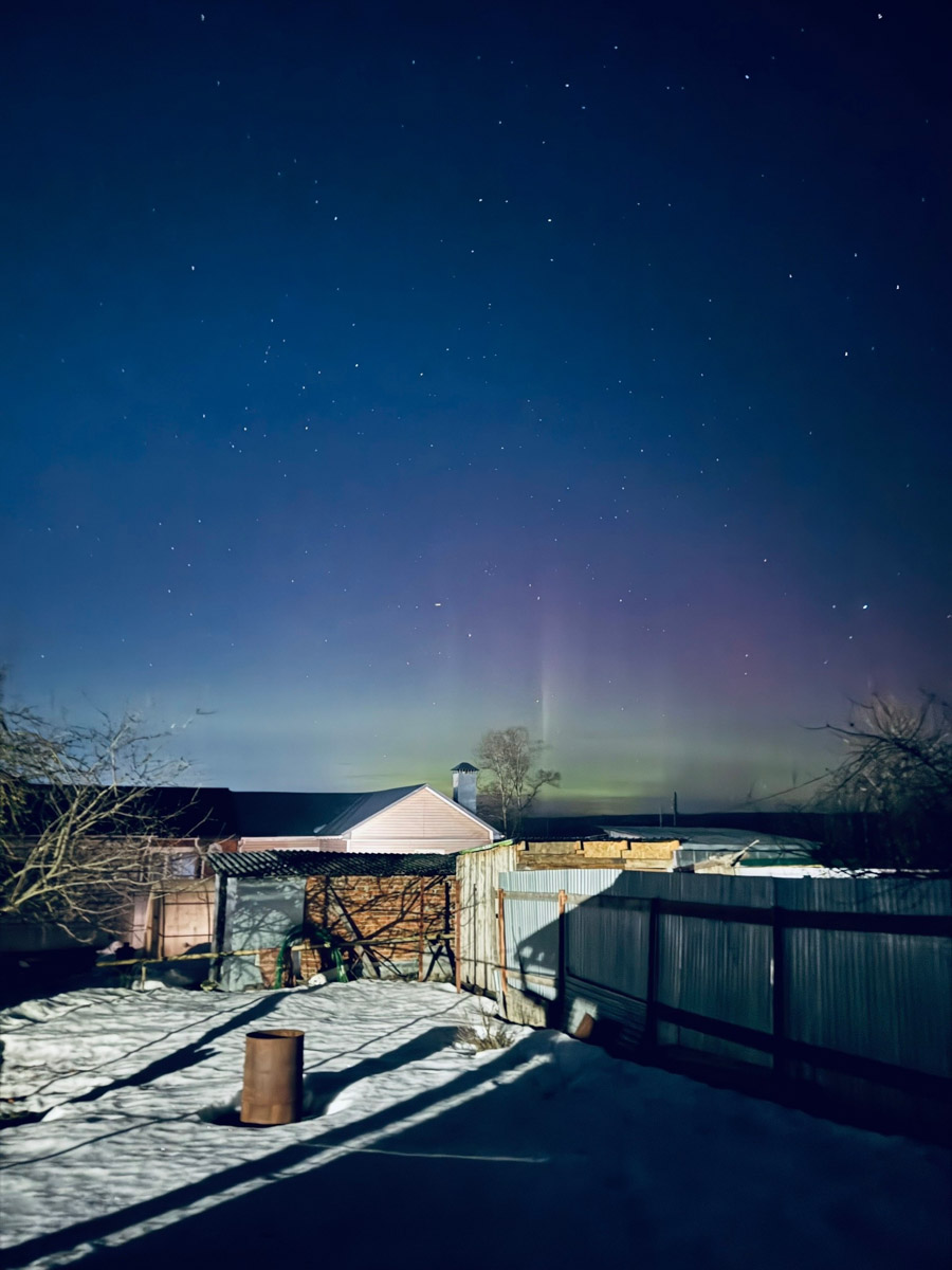Небо над Владимирской областью регулярно устраивает эффектные шоу. То порадует световыми столбами, то удивит сразу четырьмя ночными светилами. За последнее время жители региона тоже сняли немало чудес: перевернутую радугу и северное сияние. «Ключ-Медиа» собрал самые необычные и красивые кадры.