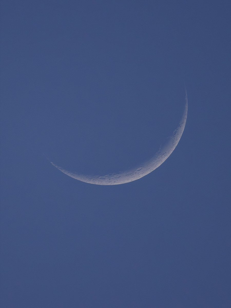 Небо над Владимирской областью регулярно устраивает эффектные шоу. То порадует световыми столбами, то удивит сразу четырьмя ночными светилами. За последнее время жители региона тоже сняли немало чудес: перевернутую радугу и северное сияние. «Ключ-Медиа» собрал самые необычные и красивые кадры.