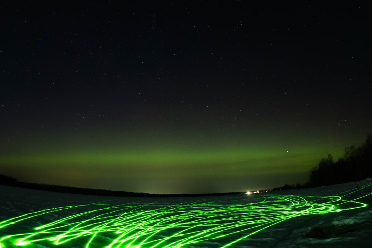 Небо над Владимирской областью регулярно устраивает эффектные шоу. То порадует световыми столбами, то удивит сразу четырьмя ночными светилами. За последнее время жители региона тоже сняли немало чудес: перевернутую радугу и северное сияние. «Ключ-Медиа» собрал самые необычные и красивые кадры.