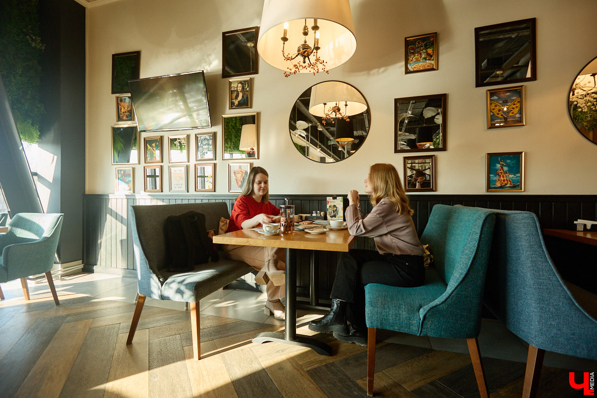 Дома у Анастасии Каревой хранятся чужие детские воспоминания. Они получены в виде открыток от людей со всего мира. Одни также делятся погодой за окном, другие пытаются начать романтические отношения. Мы поговорили с ней об отдельном мире под названием «посткроссинг», а заодно познакомились с историями из дальних стран и разных уголков России.