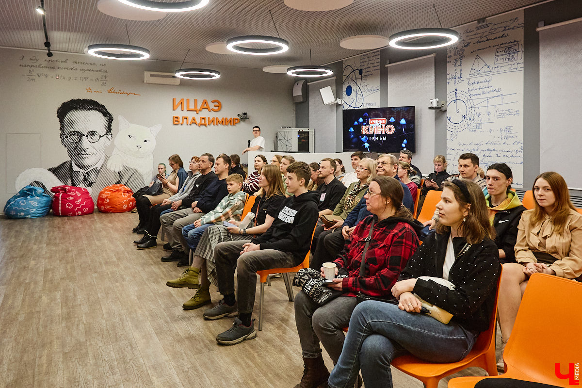 Что объединяет «Алису в Стране чудес», сериал The Last of Us и «Служебный роман»? Не поверите, но... грибы! Доказал эту гипотезу биолог Артем Мишулин. Специалист раскрыл все жизненные секреты этих тихонь, а также объяснил, почему они так сильно вдохновляют дизайнеров из киносферы брать их на главные роли.