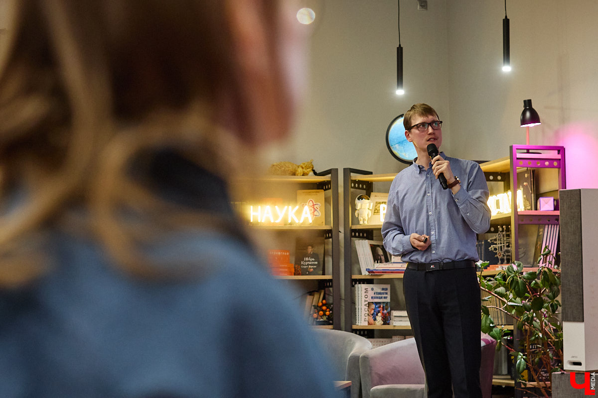 Что объединяет «Алису в Стране чудес», сериал The Last of Us и «Служебный роман»? Не поверите, но... грибы! Доказал эту гипотезу биолог Артем Мишулин. Специалист раскрыл все жизненные секреты этих тихонь, а также объяснил, почему они так сильно вдохновляют дизайнеров из киносферы брать их на главные роли.