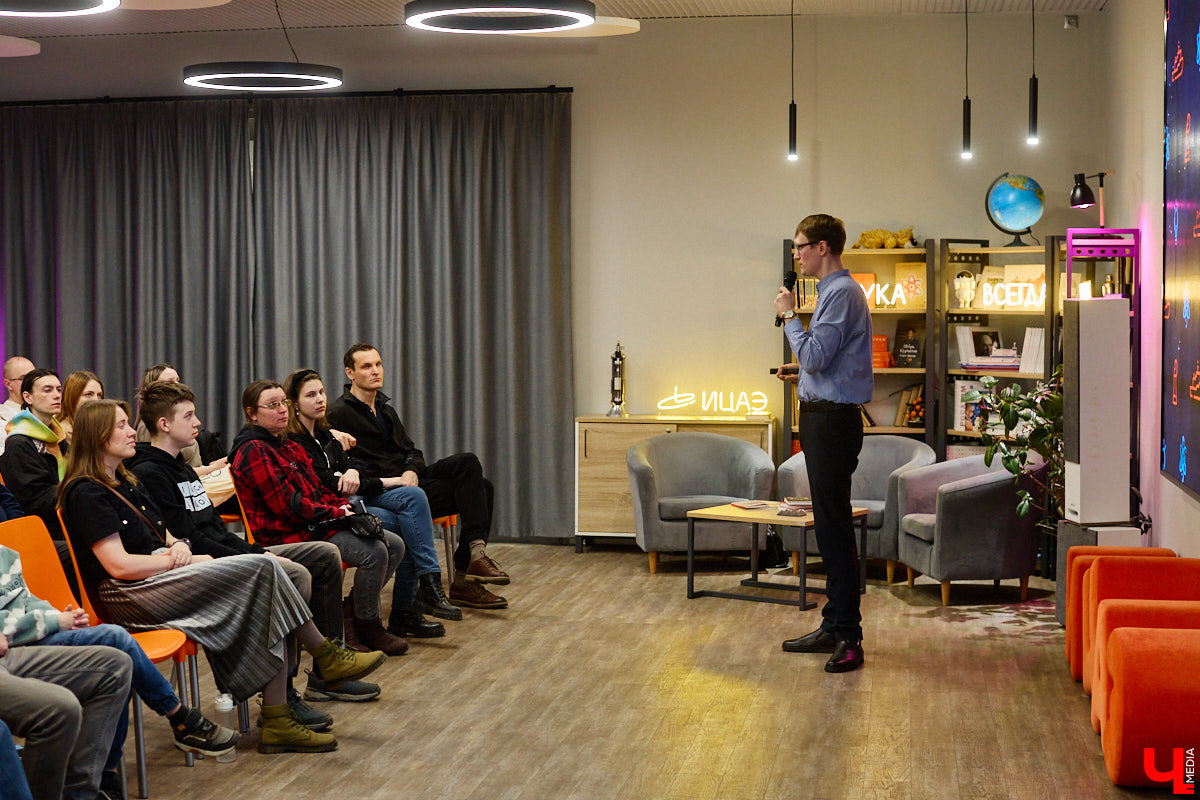 Что объединяет «Алису в Стране чудес», сериал The Last of Us и «Служебный роман»? Не поверите, но... грибы! Доказал эту гипотезу биолог Артем Мишулин. Специалист раскрыл все жизненные секреты этих тихонь, а также объяснил, почему они так сильно вдохновляют дизайнеров из киносферы брать их на главные роли.