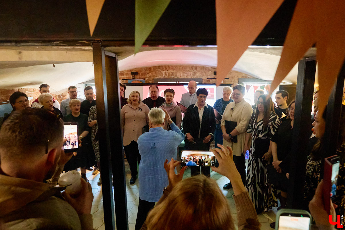 Минувший воскресный день ознаменовался важным культурным событием: в историческом центре прошел краеведческий фестиваль «Свой слой». Мероприятие посвятили не только прошлому областной столицы, но и его настоящему. «Ключ-Медиа» побывал там и готов поделиться самыми яркими моментами!