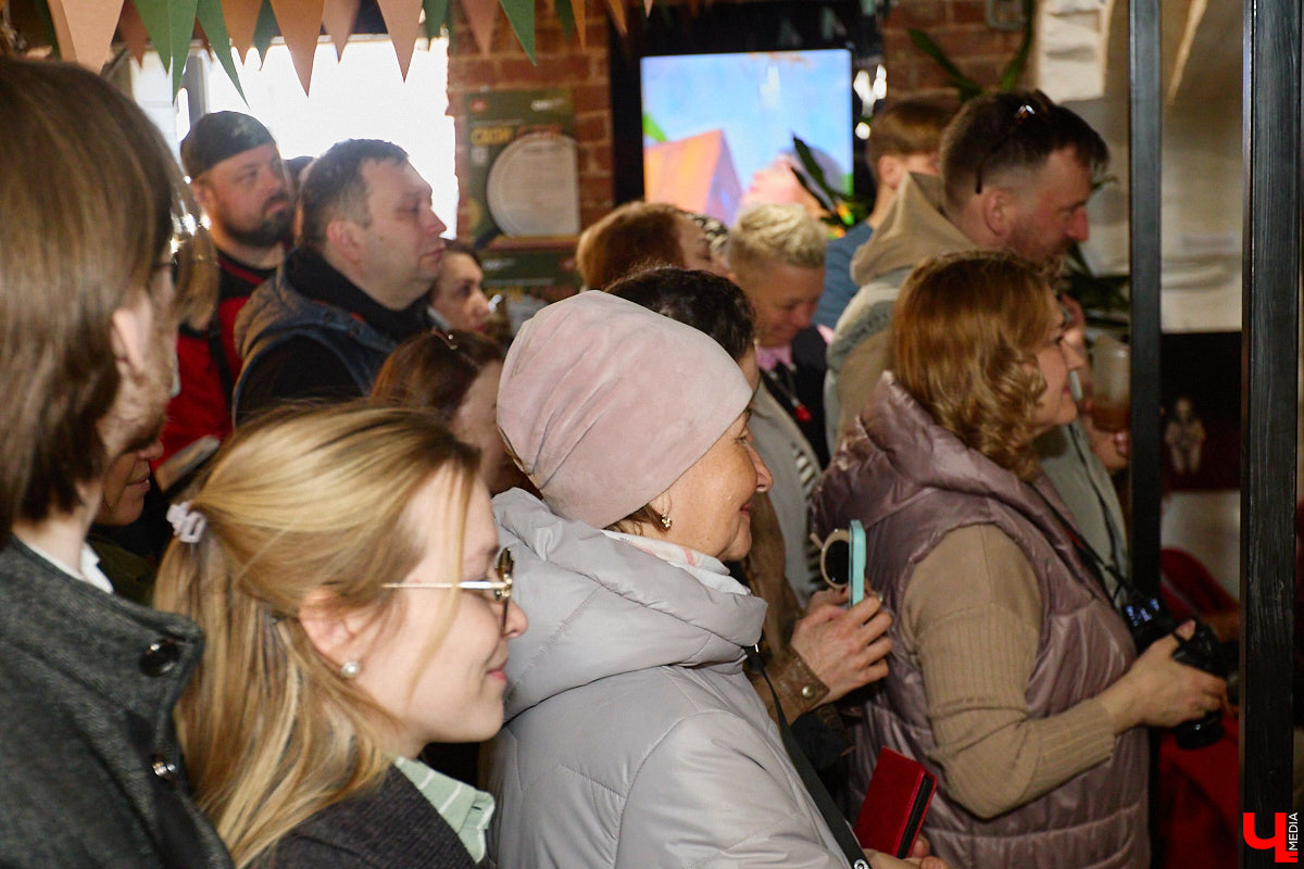 Минувший воскресный день ознаменовался важным культурным событием: в историческом центре прошел краеведческий фестиваль «Свой слой». Мероприятие посвятили не только прошлому областной столицы, но и его настоящему. «Ключ-Медиа» побывал там и готов поделиться самыми яркими моментами!