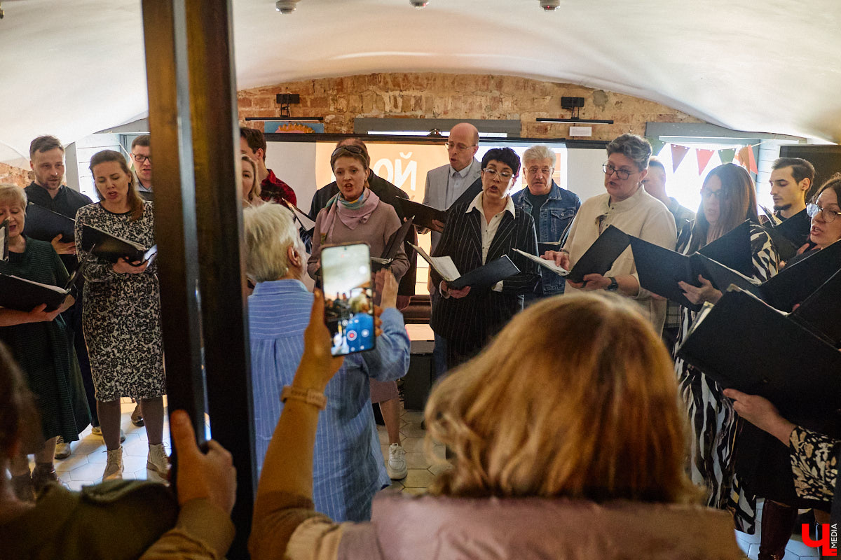 Минувший воскресный день ознаменовался важным культурным событием: в историческом центре прошел краеведческий фестиваль «Свой слой». Мероприятие посвятили не только прошлому областной столицы, но и его настоящему. «Ключ-Медиа» побывал там и готов поделиться самыми яркими моментами!