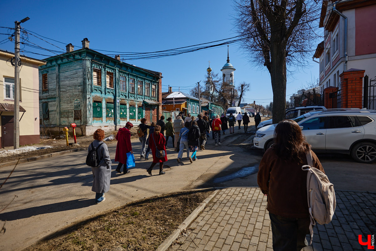 Минувший воскресный день ознаменовался важным культурным событием: в историческом центре прошел краеведческий фестиваль «Свой слой». Мероприятие посвятили не только прошлому областной столицы, но и его настоящему. «Ключ-Медиа» побывал там и готов поделиться самыми яркими моментами!