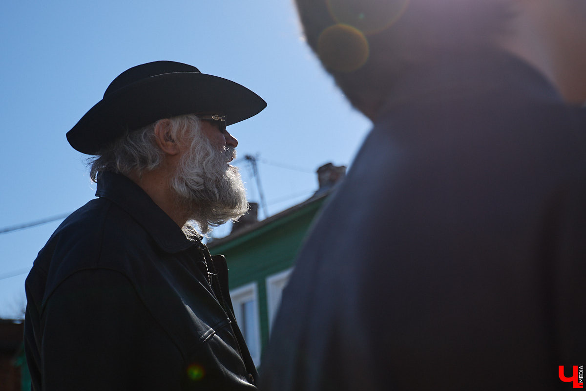 Минувший воскресный день ознаменовался важным культурным событием: в историческом центре прошел краеведческий фестиваль «Свой слой». Мероприятие посвятили не только прошлому областной столицы, но и его настоящему. «Ключ-Медиа» побывал там и готов поделиться самыми яркими моментами!