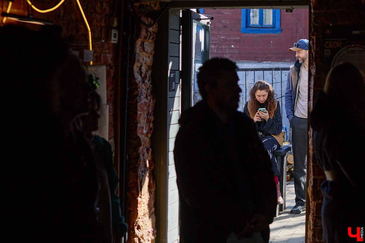 Минувший воскресный день ознаменовался важным культурным событием: в историческом центре прошел краеведческий фестиваль «Свой слой». Мероприятие посвятили не только прошлому областной столицы, но и его настоящему. «Ключ-Медиа» побывал там и готов поделиться самыми яркими моментами!