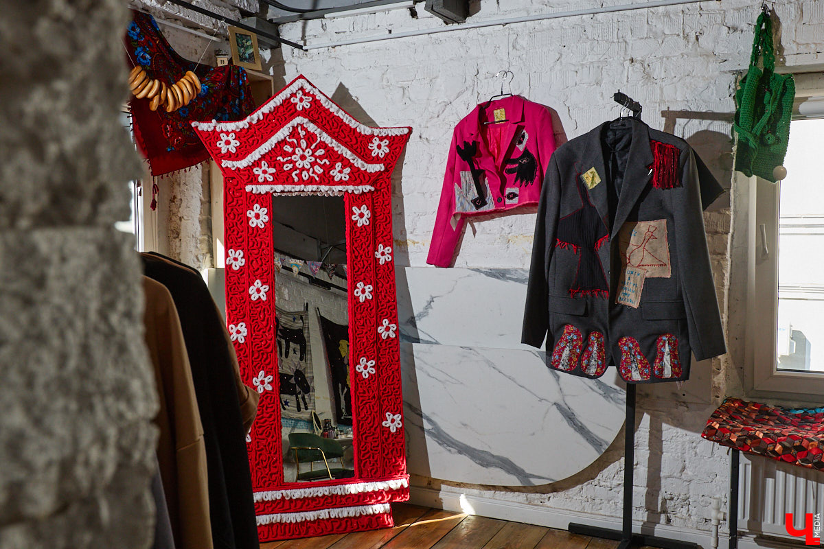 Минувший воскресный день ознаменовался важным культурным событием: в историческом центре прошел краеведческий фестиваль «Свой слой». Мероприятие посвятили не только прошлому областной столицы, но и его настоящему. «Ключ-Медиа» побывал там и готов поделиться самыми яркими моментами!