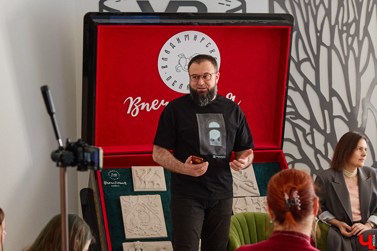 Минувший воскресный день ознаменовался важным культурным событием: в историческом центре прошел краеведческий фестиваль «Свой слой». Мероприятие посвятили не только прошлому областной столицы, но и его настоящему. «Ключ-Медиа» побывал там и готов поделиться самыми яркими моментами!