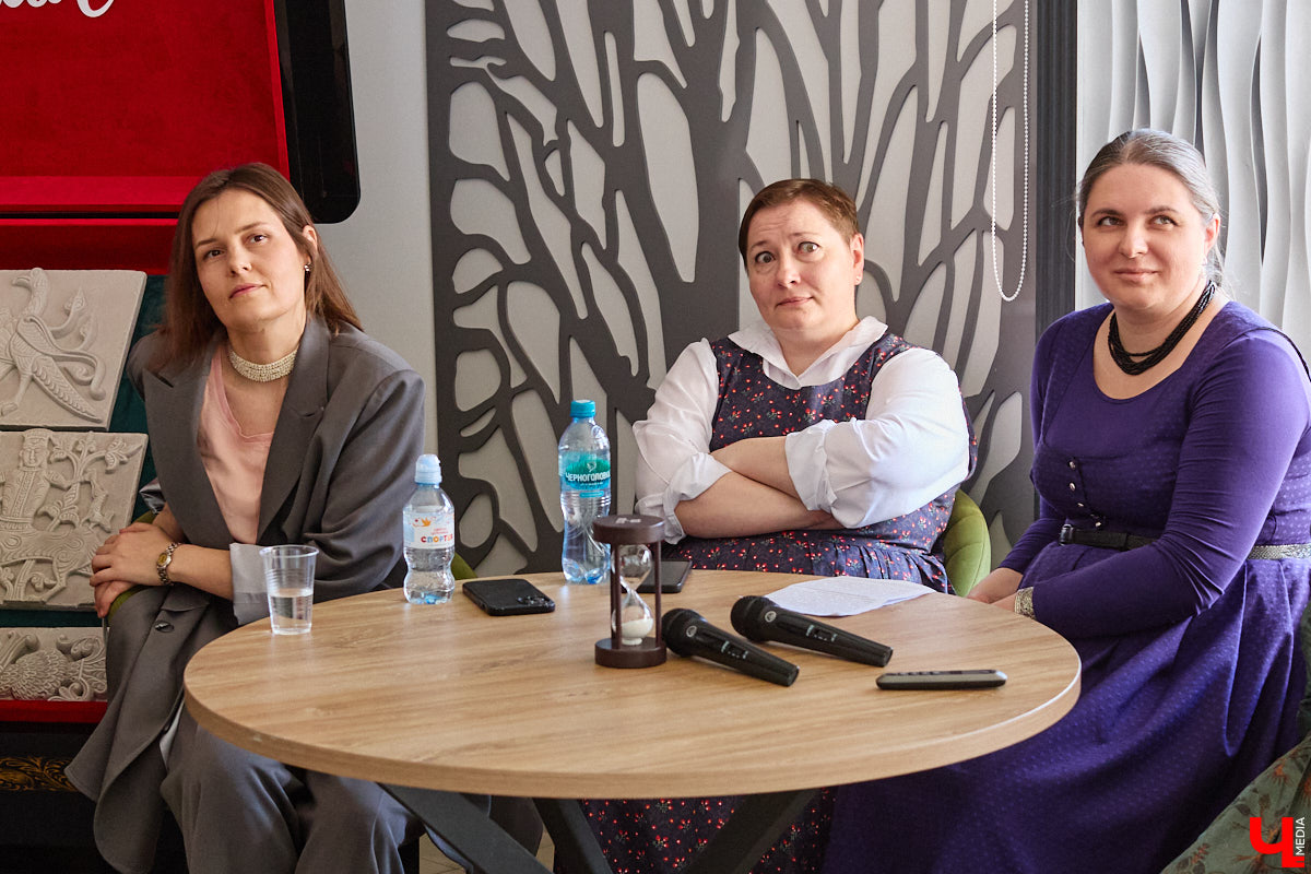 Минувший воскресный день ознаменовался важным культурным событием: в историческом центре прошел краеведческий фестиваль «Свой слой». Мероприятие посвятили не только прошлому областной столицы, но и его настоящему. «Ключ-Медиа» побывал там и готов поделиться самыми яркими моментами!