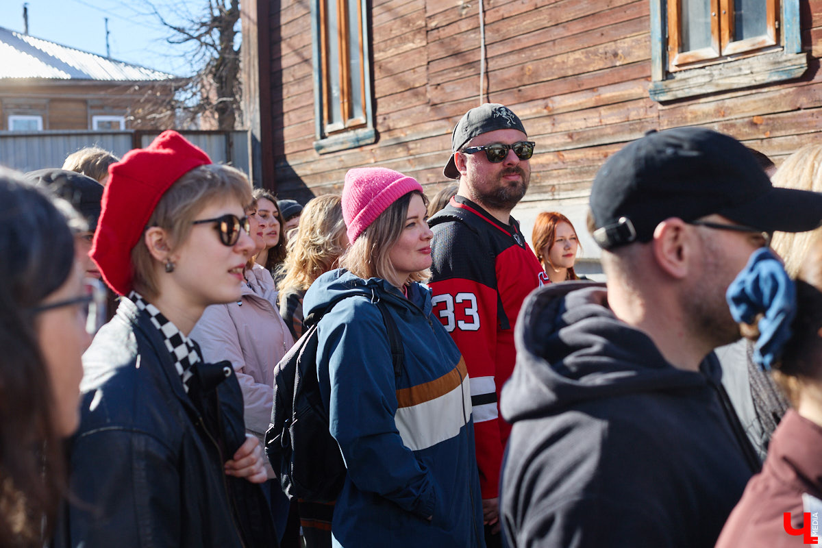 Минувший воскресный день ознаменовался важным культурным событием: в историческом центре прошел краеведческий фестиваль «Свой слой». Мероприятие посвятили не только прошлому областной столицы, но и его настоящему. «Ключ-Медиа» побывал там и готов поделиться самыми яркими моментами!