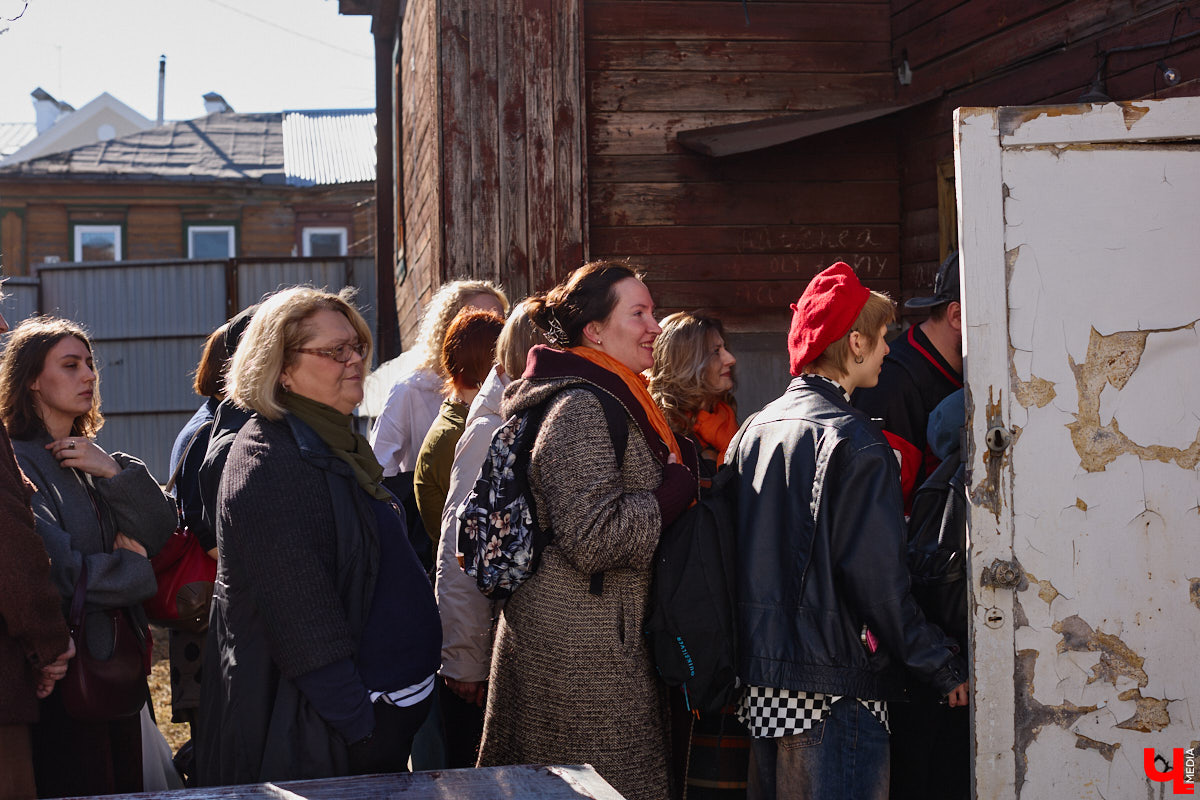 Минувший воскресный день ознаменовался важным культурным событием: в историческом центре прошел краеведческий фестиваль «Свой слой». Мероприятие посвятили не только прошлому областной столицы, но и его настоящему. «Ключ-Медиа» побывал там и готов поделиться самыми яркими моментами!