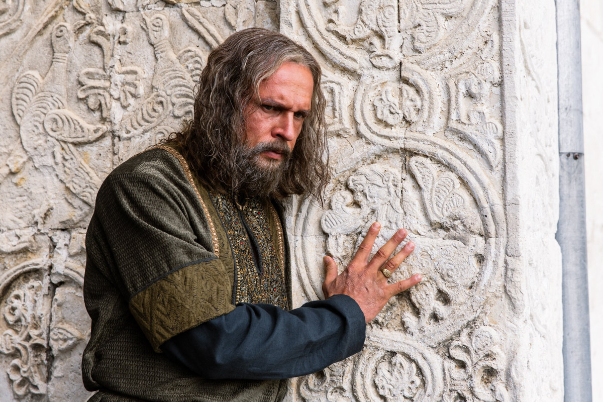 В марте состоялась премьера саги о жизни Андрея Боголюбского. Съемки сериала «Князь Андрей» проходили также в 33-м регионе. Жителям не терпелось оценить результат длительного кинопроцесса. Увы, многих он разочаровал. «Ключ-Медиа» изучил позиции экспертов, разобравших кинопродукт по косточкам.