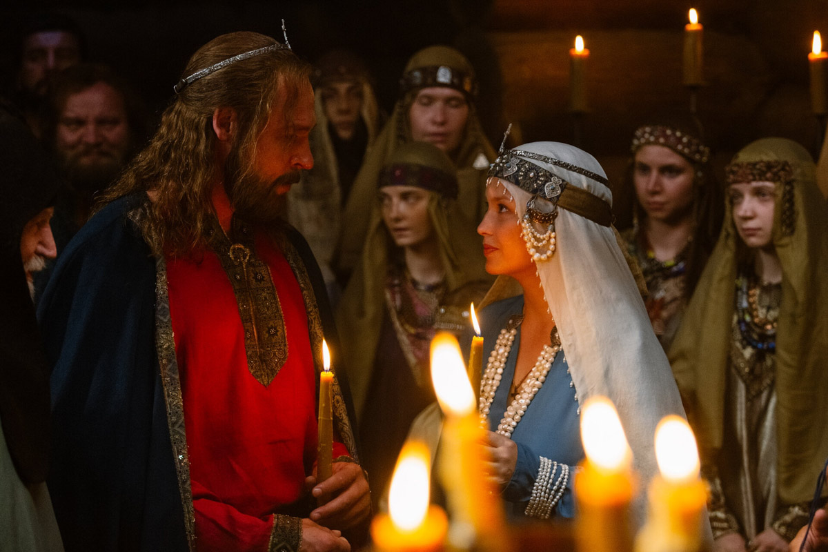 В марте состоялась премьера саги о жизни Андрея Боголюбского. Съемки сериала «Князь Андрей» проходили также в 33-м регионе. Жителям не терпелось оценить результат длительного кинопроцесса. Увы, многих он разочаровал. «Ключ-Медиа» изучил позиции экспертов, разобравших кинопродукт по косточкам.