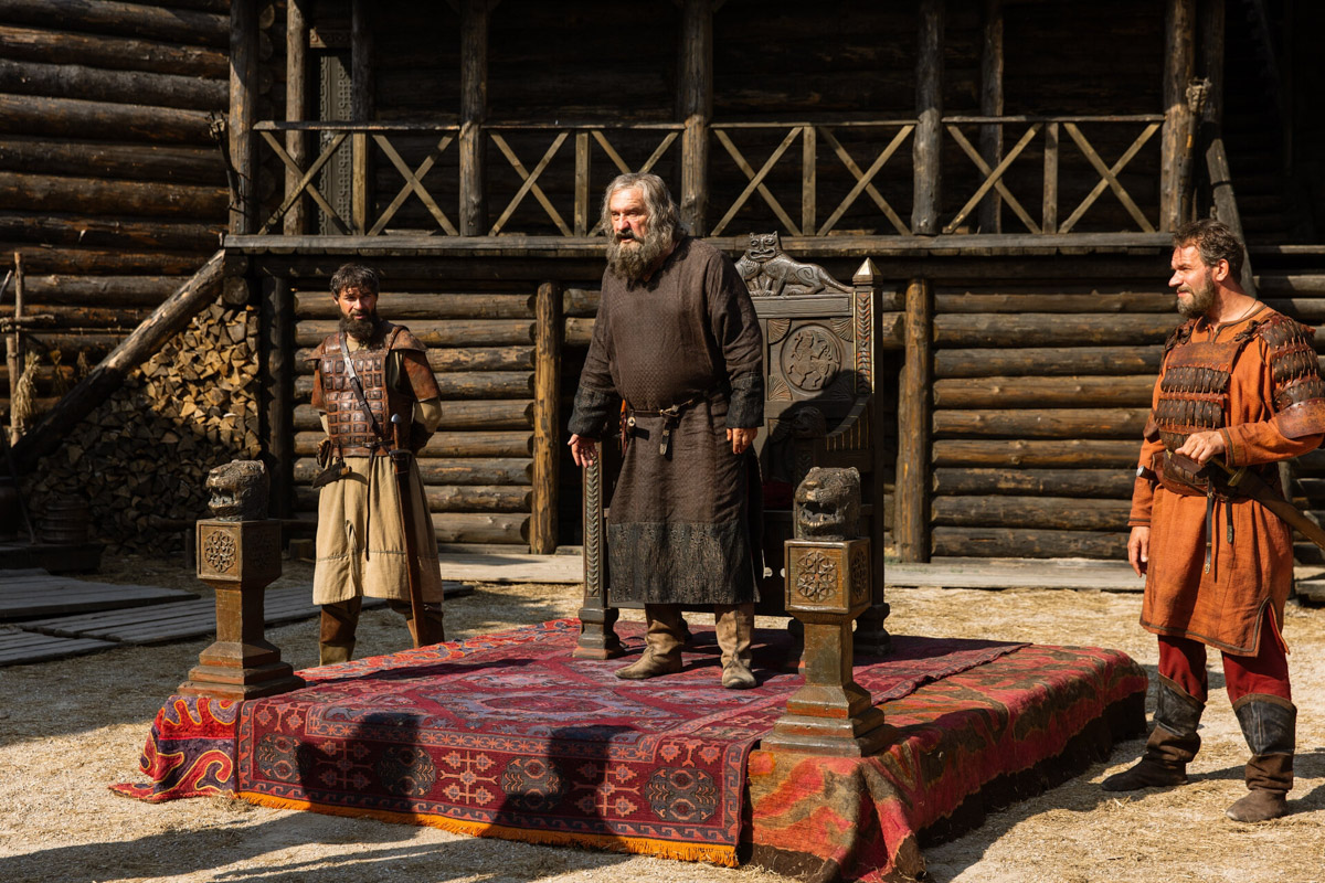 В марте состоялась премьера саги о жизни Андрея Боголюбского. Съемки сериала «Князь Андрей» проходили также в 33-м регионе. Жителям не терпелось оценить результат длительного кинопроцесса. Увы, многих он разочаровал. «Ключ-Медиа» изучил позиции экспертов, разобравших кинопродукт по косточкам.