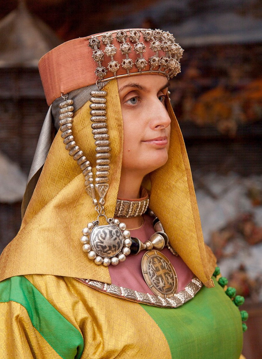 В марте состоялась премьера саги о жизни Андрея Боголюбского. Съемки сериала «Князь Андрей» проходили также в 33-м регионе. Жителям не терпелось оценить результат длительного кинопроцесса. Увы, многих он разочаровал. «Ключ-Медиа» изучил позиции экспертов, разобравших кинопродукт по косточкам.