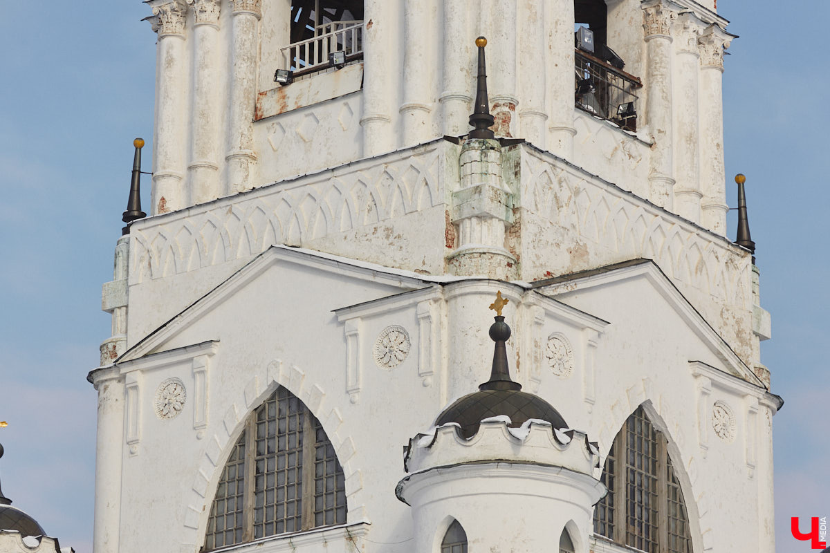 Успенский собор во Владимире могут начать реставрировать уже в этом году. Ранее об этом заявил митрополит Владимирский и Суздальский Никандр, теперь сроки подтвердили в музее. Подробностей пока немного, но точно одно: уникальный памятник древнерусской истории, включенный в список Всемирного наследия ЮНЕСКО, давно нуждается в глобальном восстановлении.