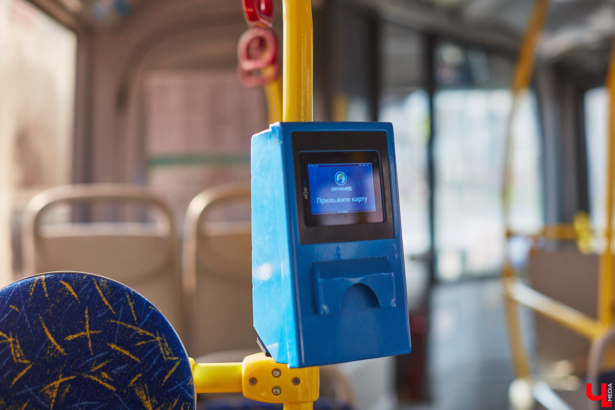 Во Владимире вновь планируют снести частные дома под новую дорогу от ДДюТ. На этот раз в центре внимания здания на улице Пушкарской. Предполагается, что демонтаж затронет сразу восемь жилых строений. Есть и хорошие новости. Проезд в общественном транспорте областного центра подорожает, но не так сильно, как предполагали перевозчики. Эти и другие новости в нашем традиционном дорожном обзоре.