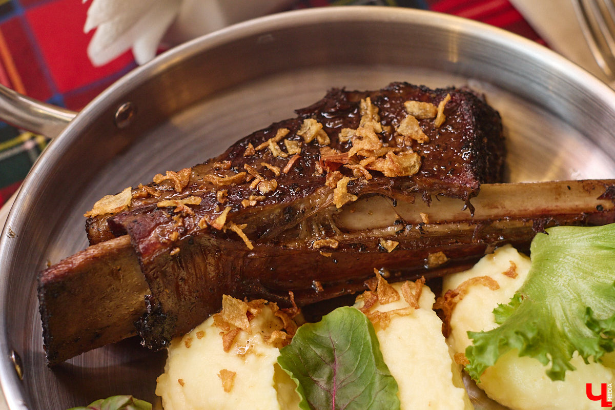 В Суздале не принято спешить. И готовят там тоже без суеты. Местная еда — про основательность, уют, тепло домашнего очага. Ресторан «Дворянское гнездо» именно то место, где данная философия обретает смысл. А подчеркивает ее печное меню, разработанное для ценителей медленного томления, традиционного подхода и чистоты вкуса.