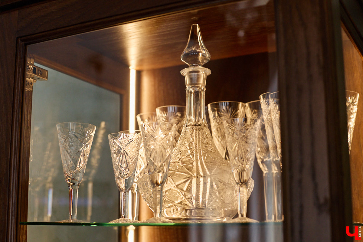 Весной ведущие российские кулинары состязаются в креативе, создавая умопомрачительные десерты. Парадокс в том, что их рецепты на самом деле придуманы более двух тысяч лет назад и в основе своей остались неизменны. Так, во владимирском трактире «Вновь» вернули из забвения александрийский кулич и многослойный курник.