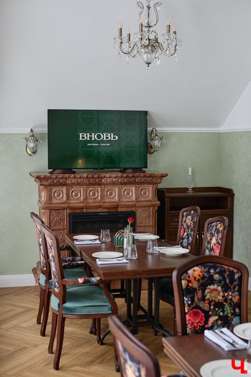 Весной ведущие российские кулинары состязаются в креативе, создавая умопомрачительные десерты. Парадокс в том, что их рецепты на самом деле придуманы более двух тысяч лет назад и в основе своей остались неизменны. Так, во владимирском трактире «Вновь» вернули из забвения александрийский кулич и многослойный курник.